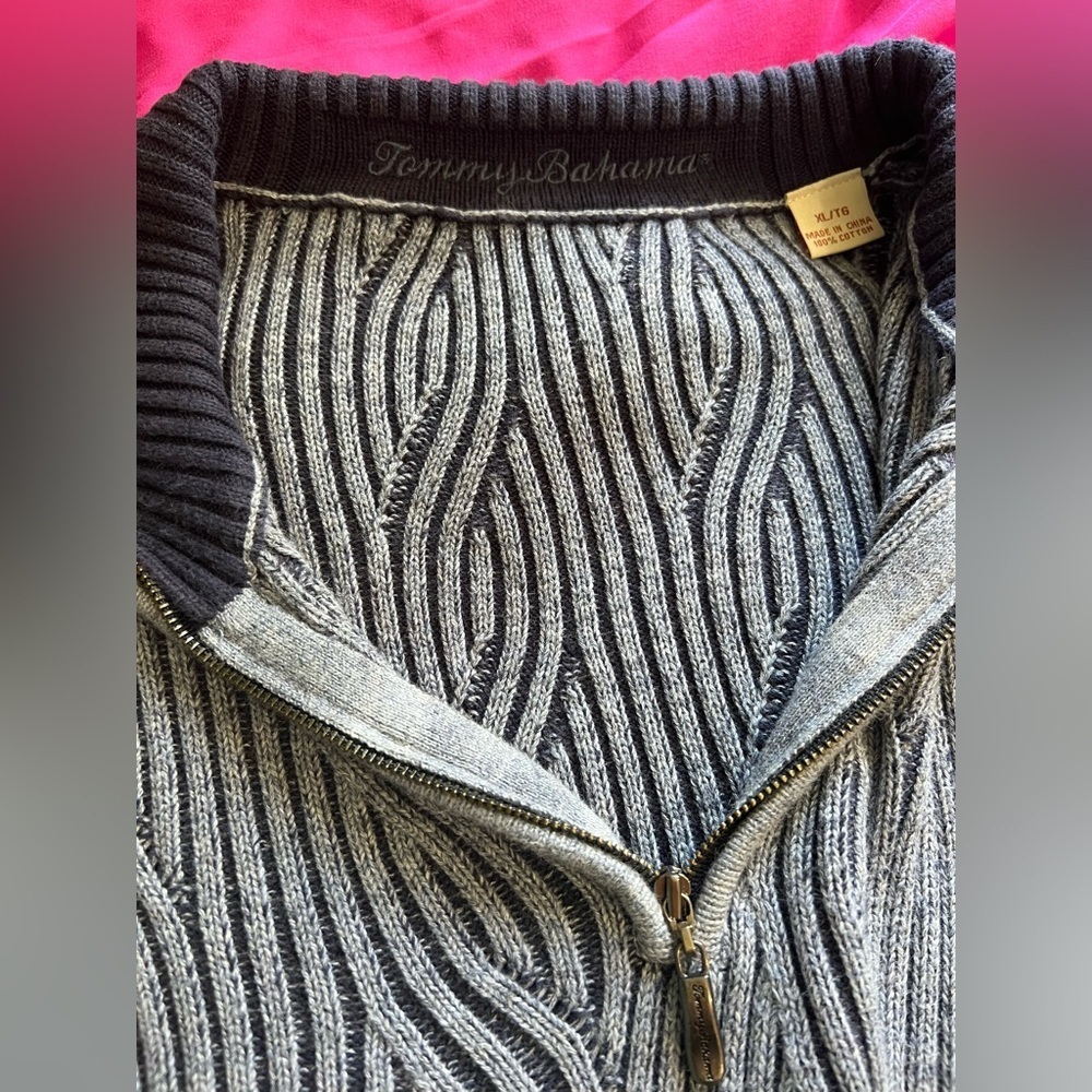 #24 Tommy Bahama sweater - Picture 3 of 9